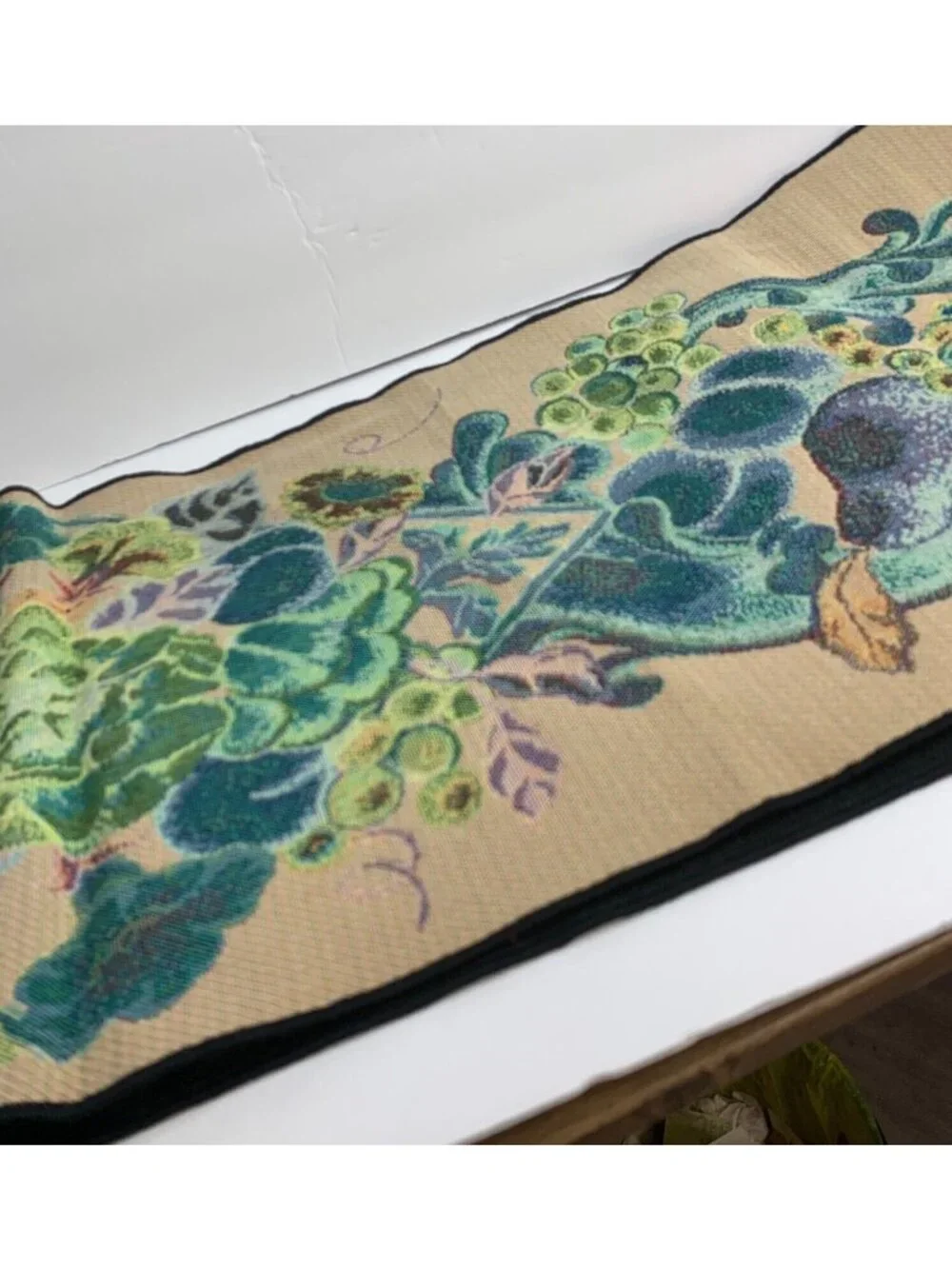 Ambrosia tapestry table
